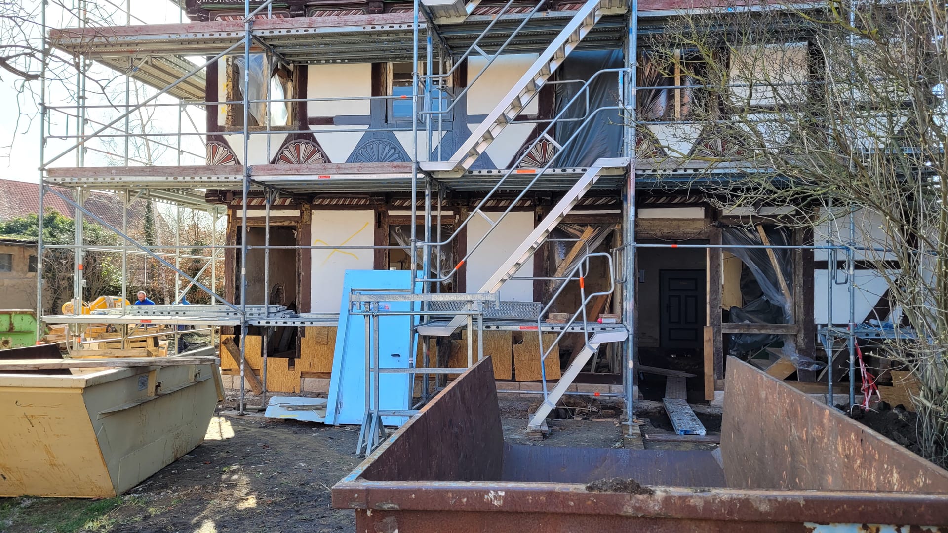 März 2021 der neue Fassadenfarbentwurf nach altem Befund