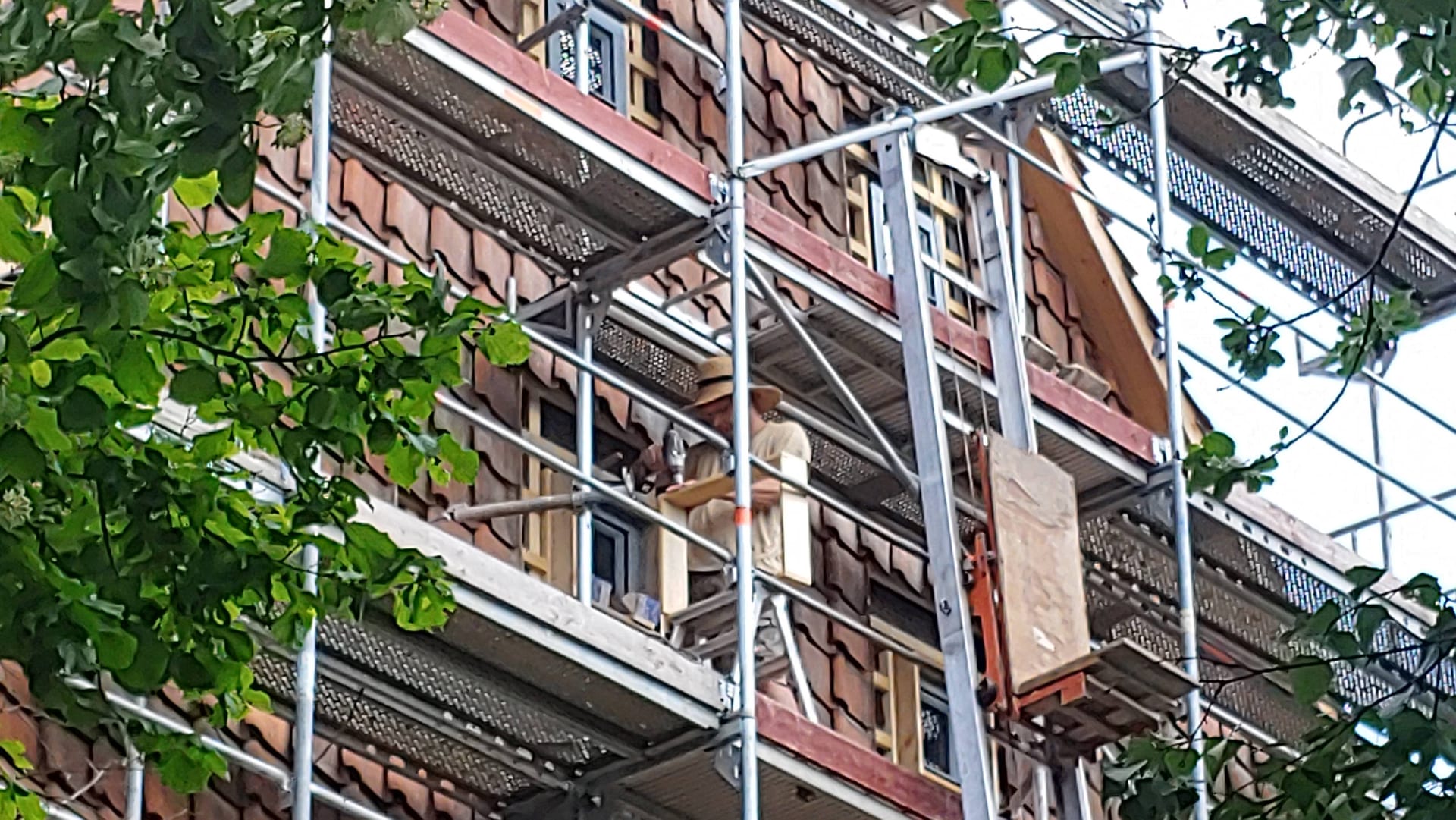 Juni 21 Detailarbeit an der Westfassade